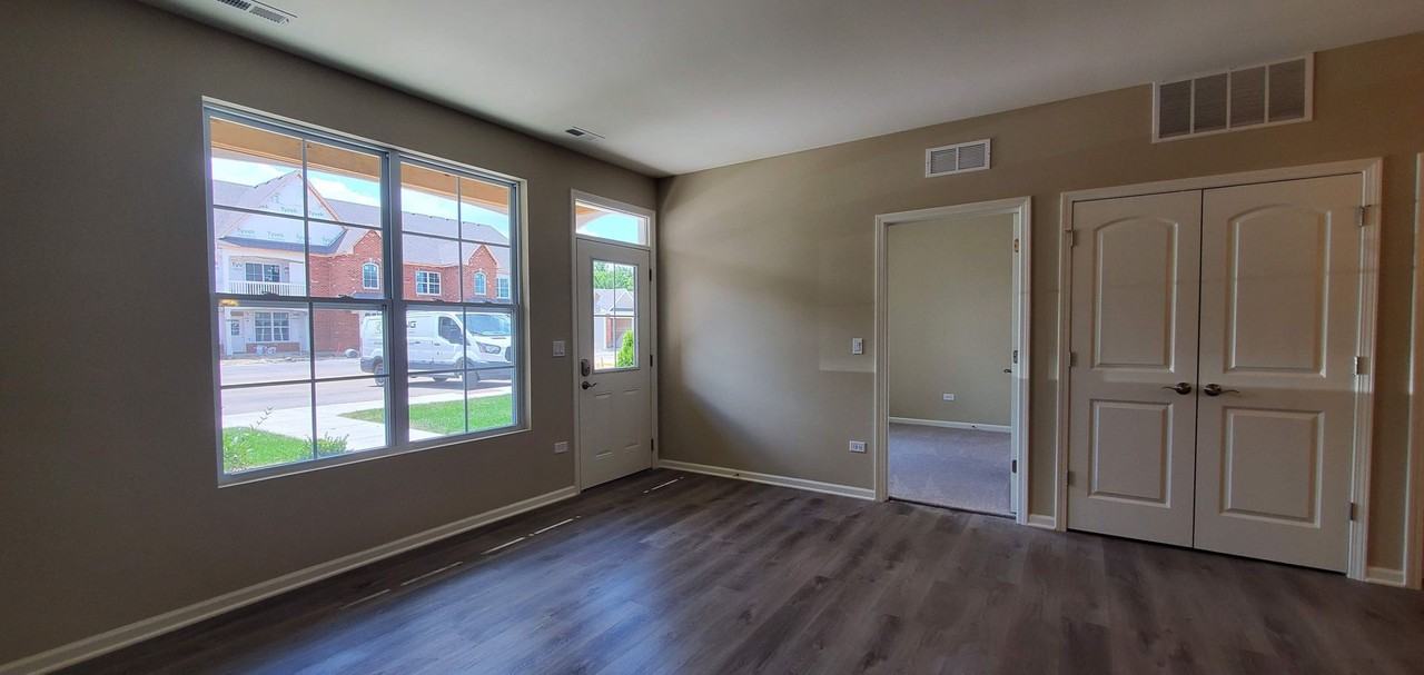 517 Timber Pointe Dr - Photo 3 of 12