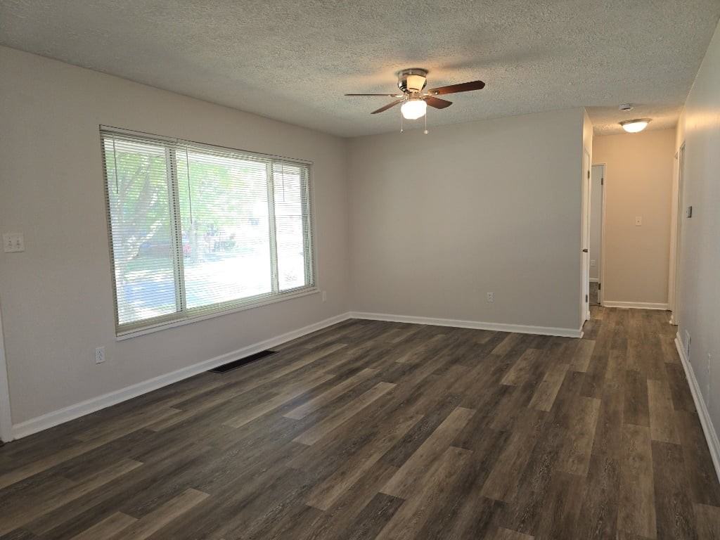 1748 Darst Ave - Photo 4 of 20