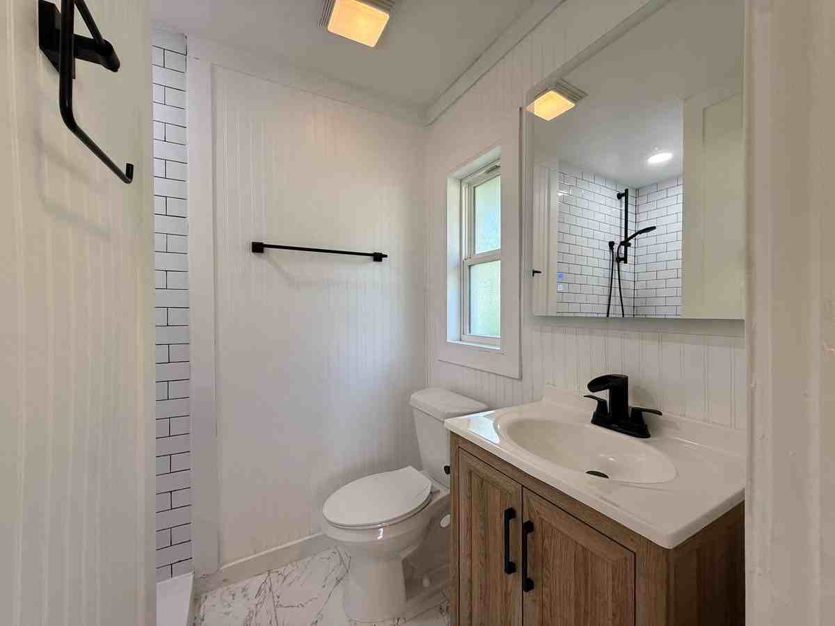 2515 Illinois St - Photo 2 of 26
