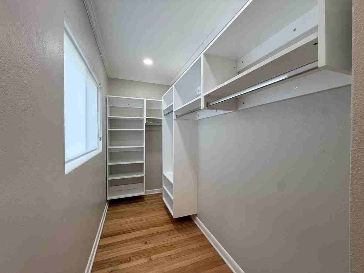 2515 Illinois St - Photo 4 of 26