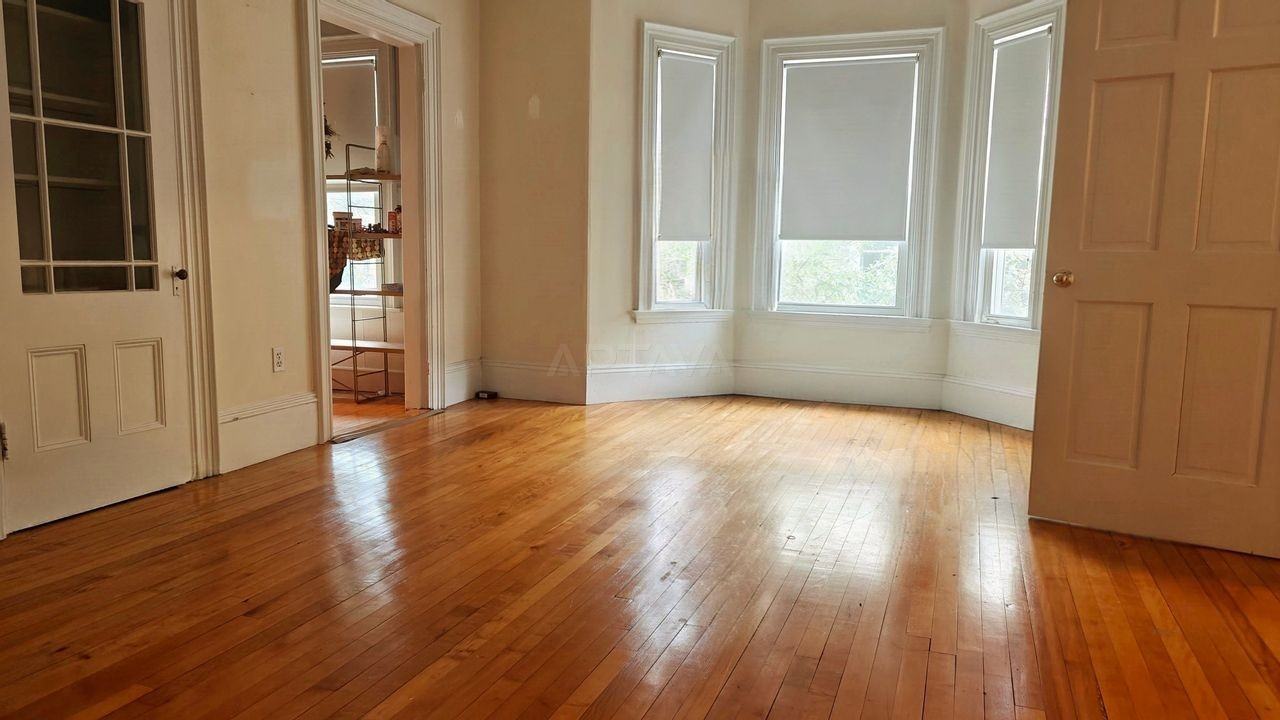 40 Russell St #2 - Photo 2 of 7