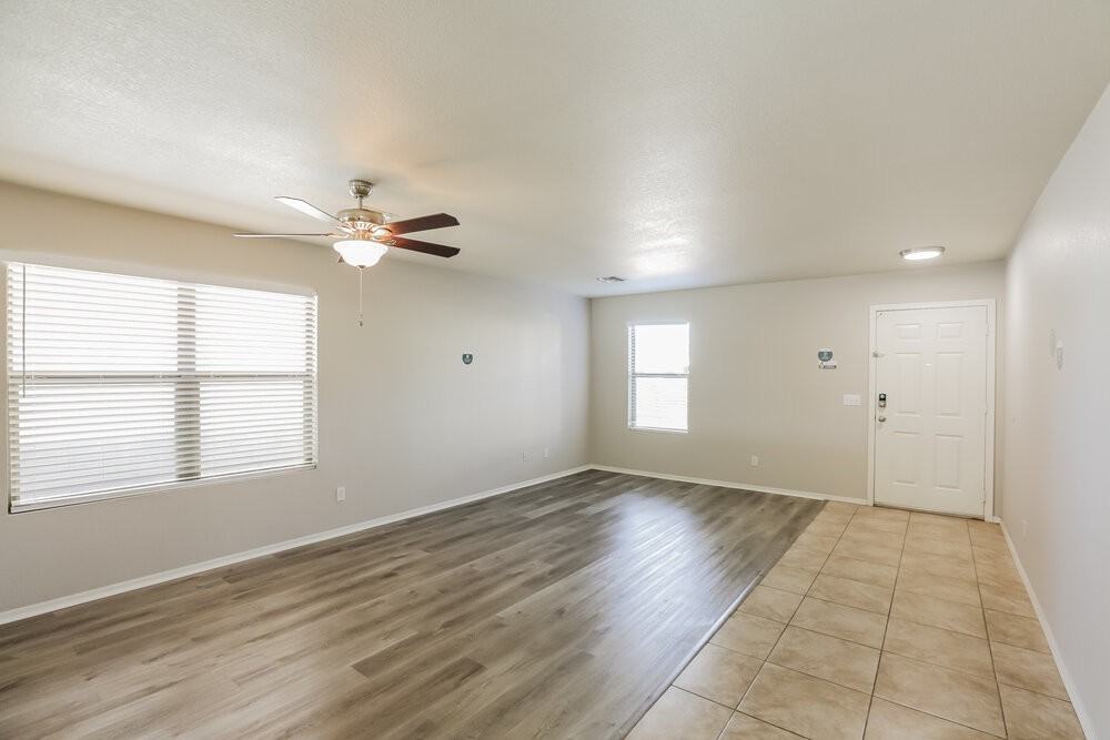11771 W Windrose Ave - Photo 4 of 16