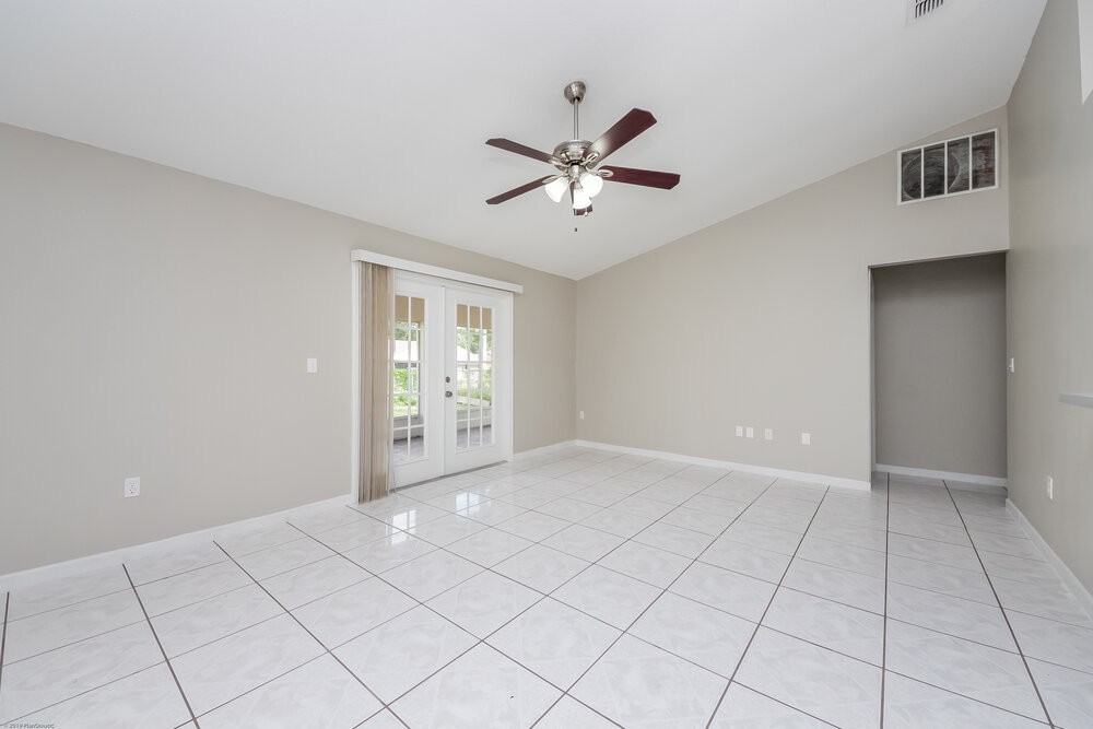 723 Del Rio Way - Photo 3 of 16