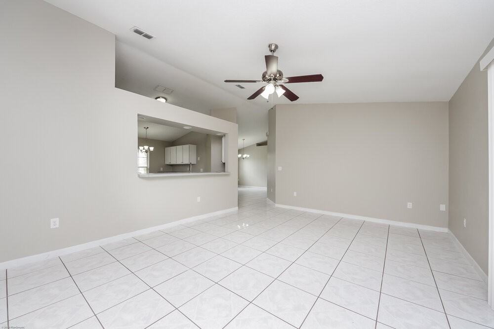 723 Del Rio Way - Photo 4 of 16