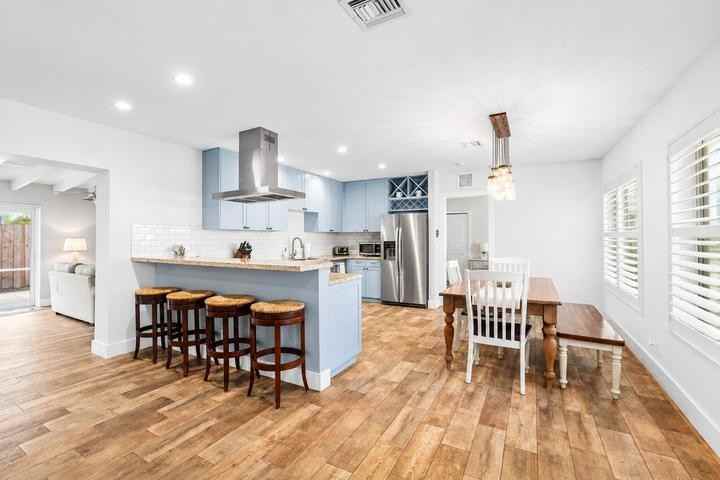 462 Tequesta Drive - Photo 2 of 20