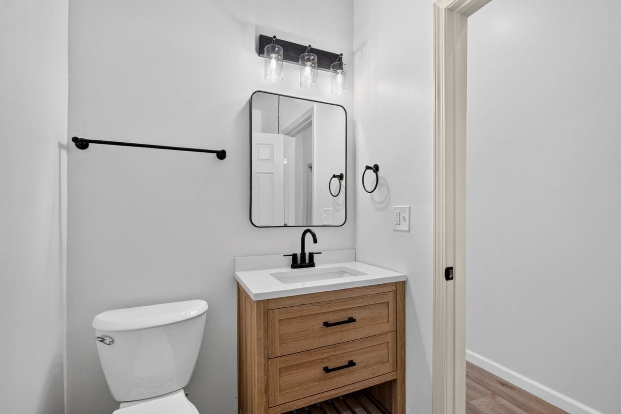920 Bates St #1F - Photo 2 of 28