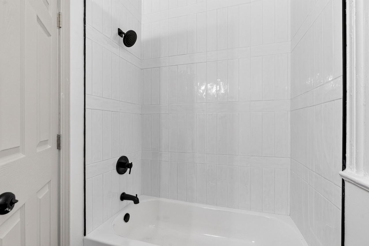 920 Bates St #1F - Photo 3 of 28