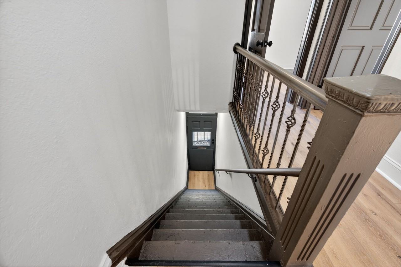3931 S Compton Ave - Photo 5 of 31