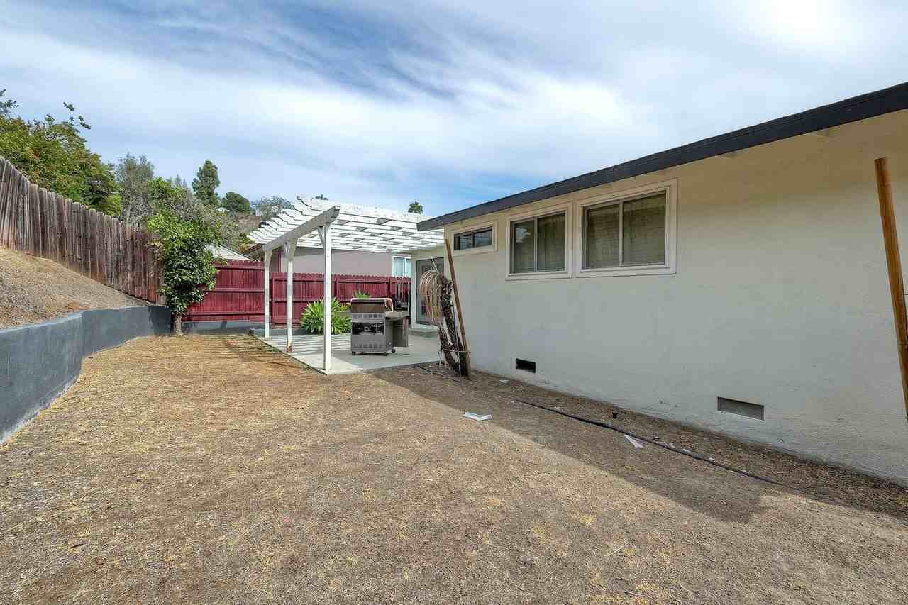 5520 Baja Dr - Photo 2 of 29