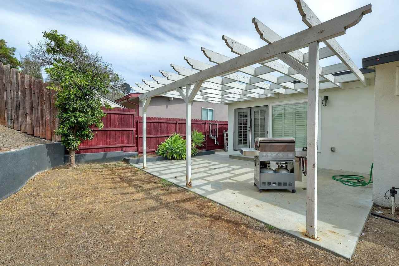 5520 Baja Dr - Photo 3 of 29