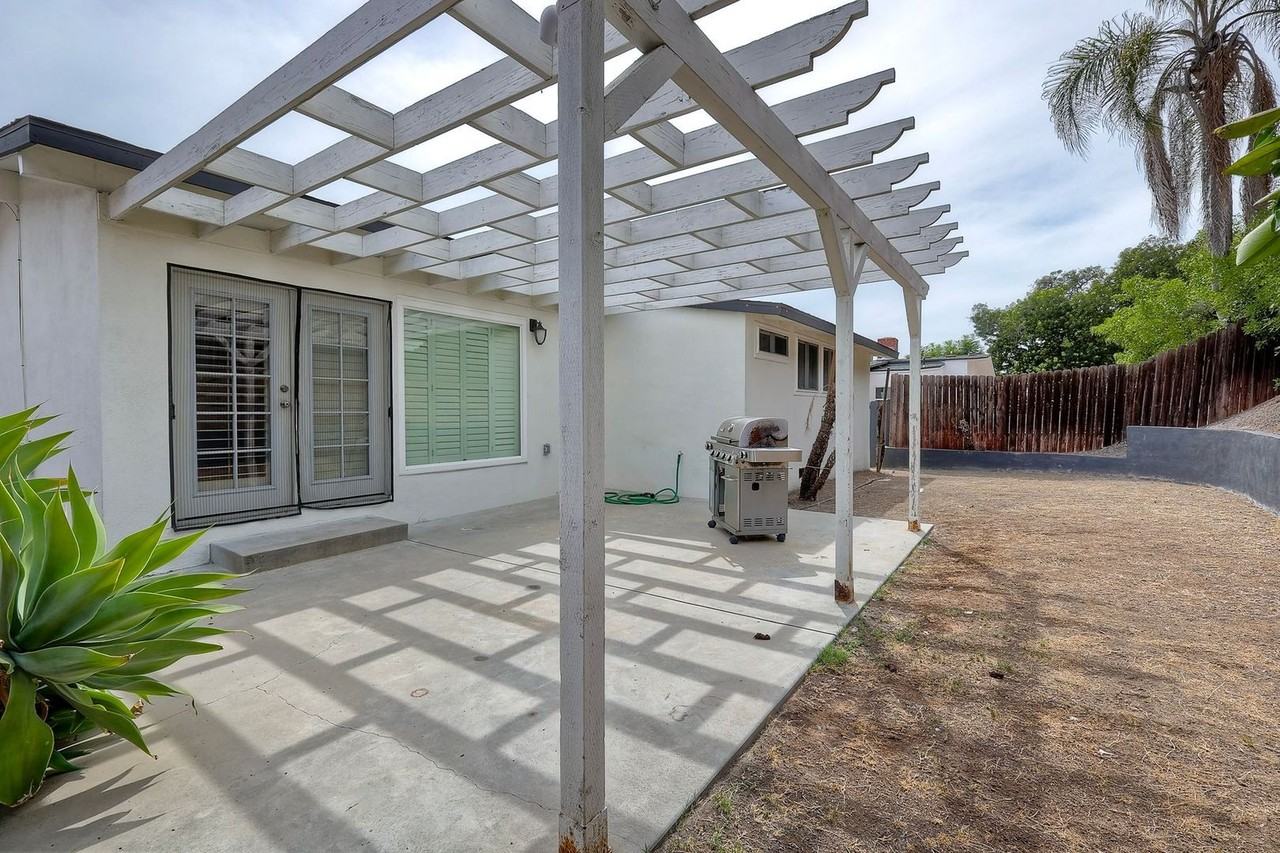 5520 Baja Dr - Photo 4 of 29