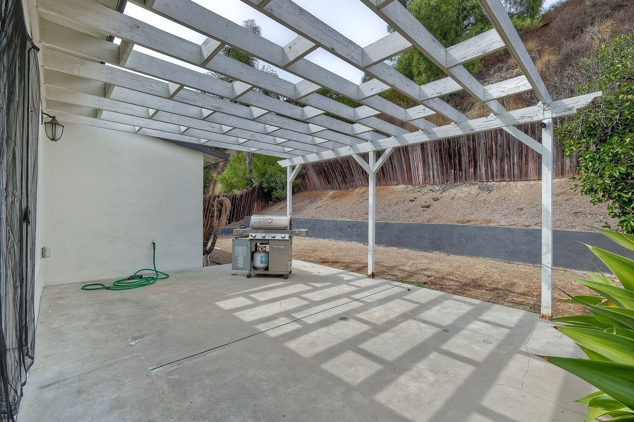 5520 Baja Dr - Photo 5 of 29