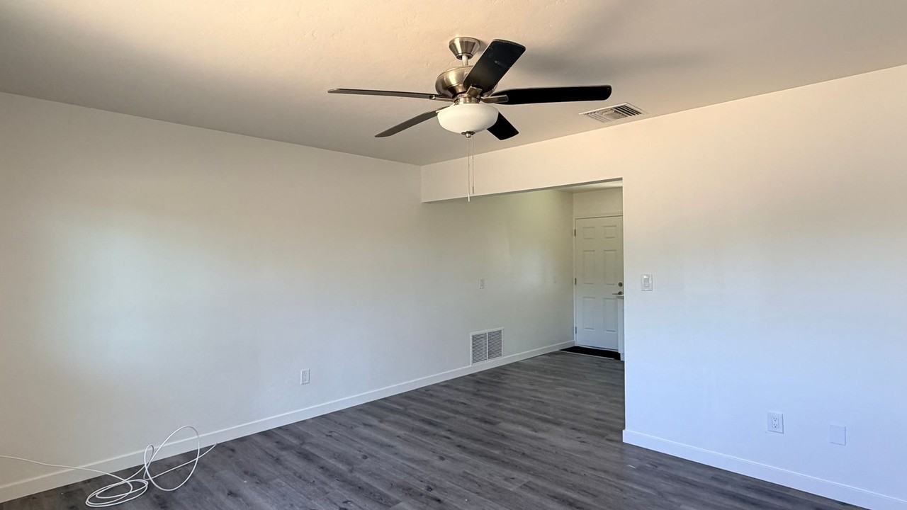 1055 11th St - Photo 3 of 13