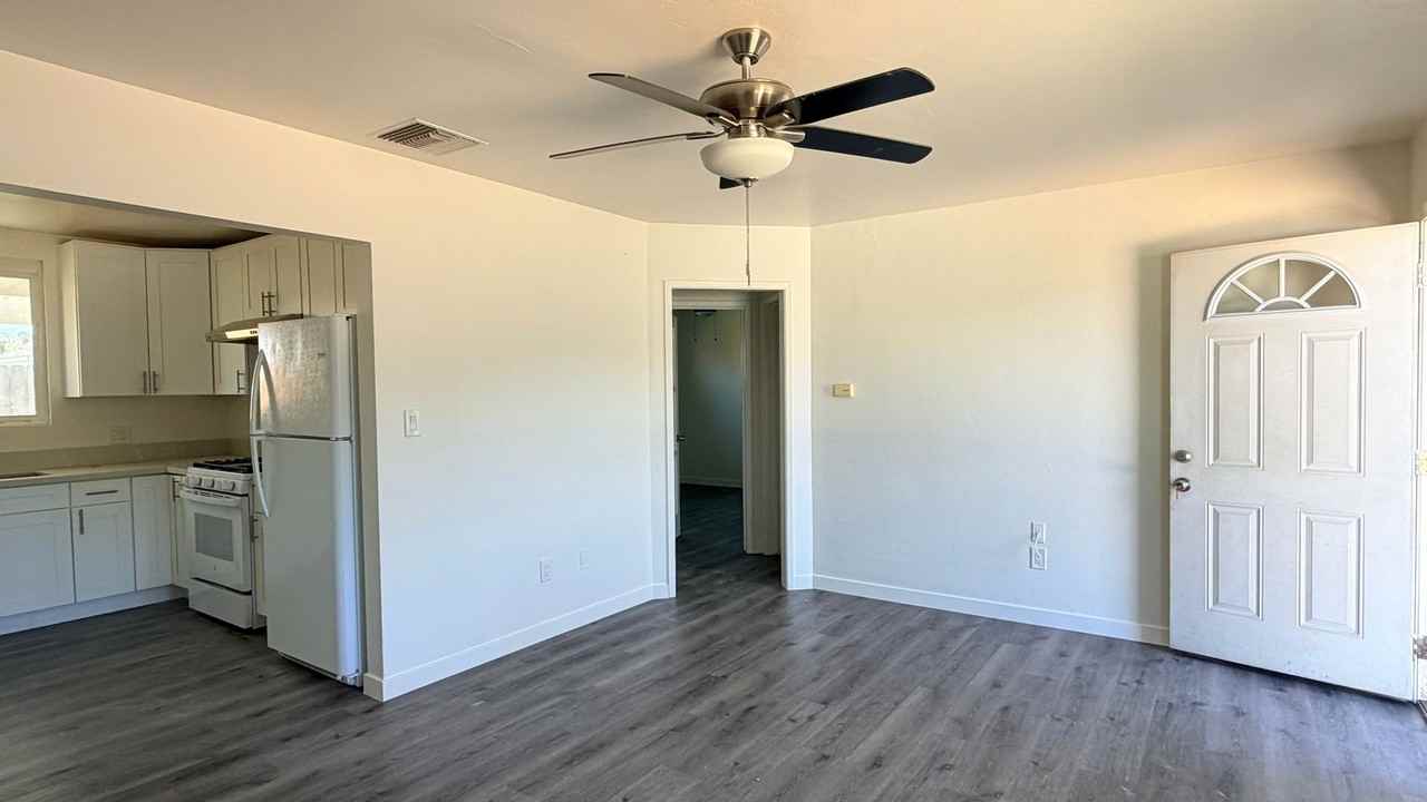 1055 11th St - Photo 4 of 13