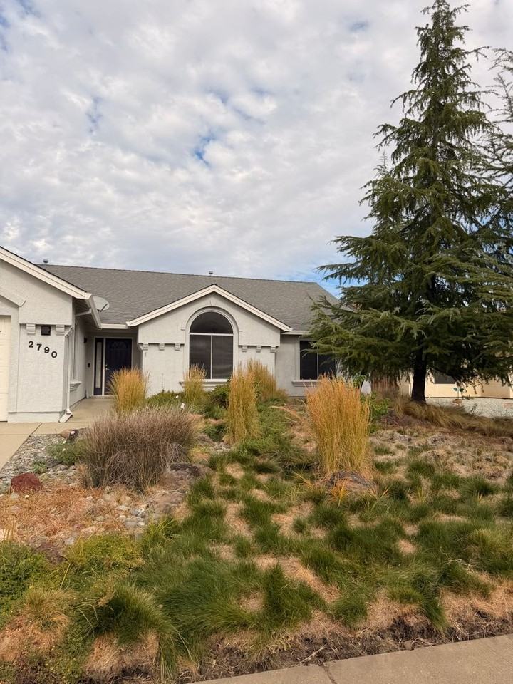 2790 Blue Bell Dr - Photo 2 of 26