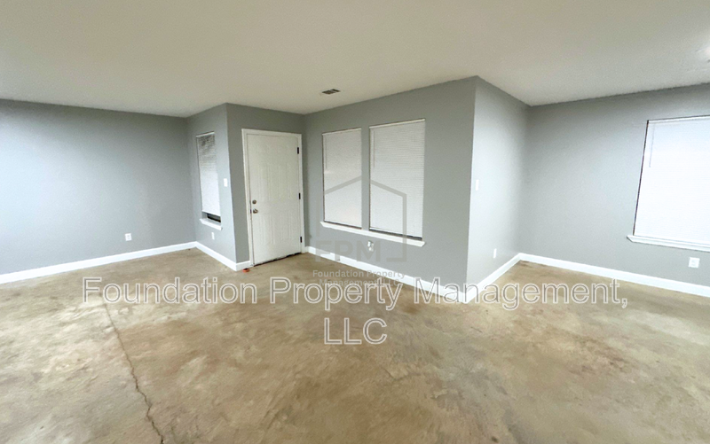 1247 Englewood St - Photo 6 of 18