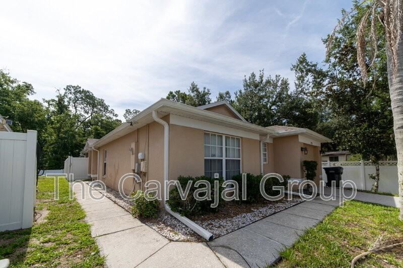 298 Hammock Ct - Photo 2 of 47