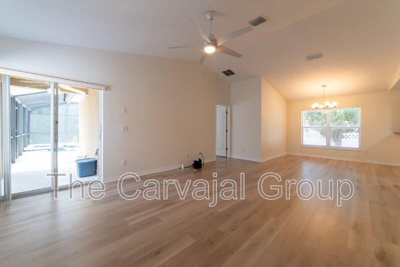 298 Hammock Ct - Photo 5 of 47