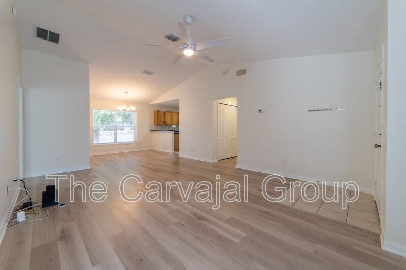 298 Hammock Ct - Photo 6 of 47