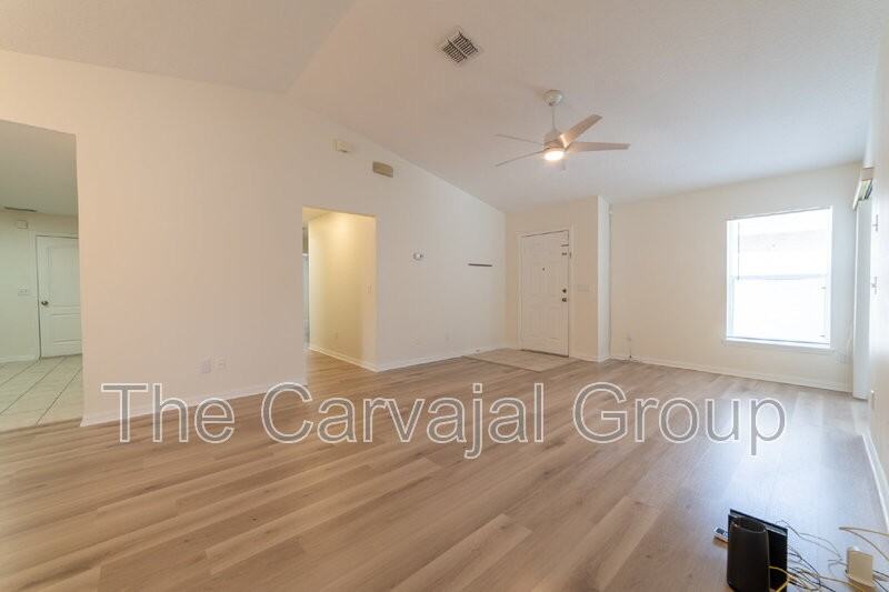 298 Hammock Ct - Photo 7 of 47