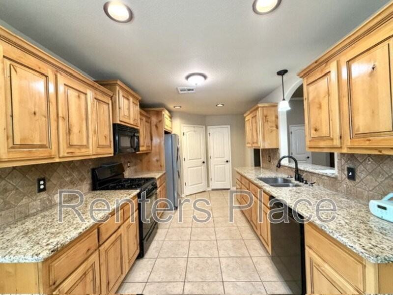 1240 W Keeling Ave - Photo 5 of 18