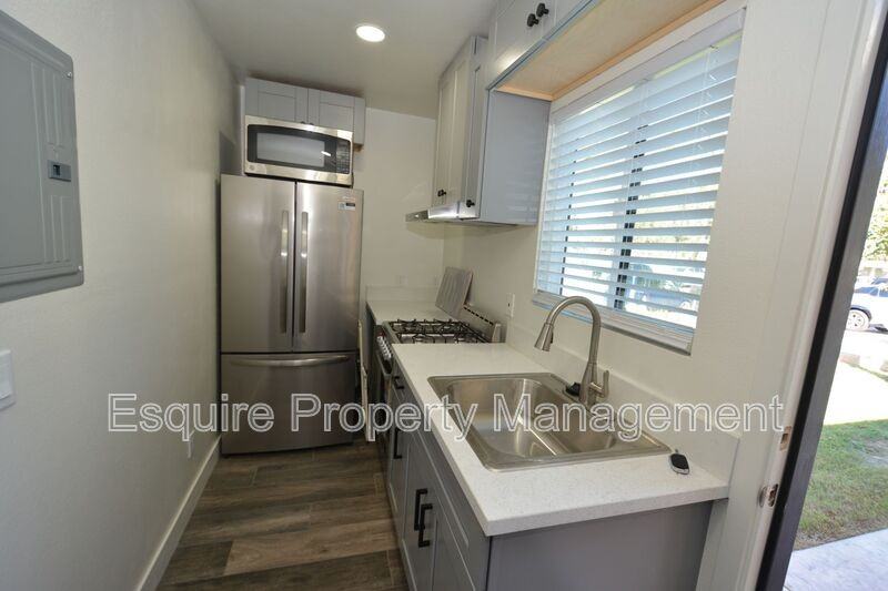 850 1/2 Aileen St - Photo 2 of 10