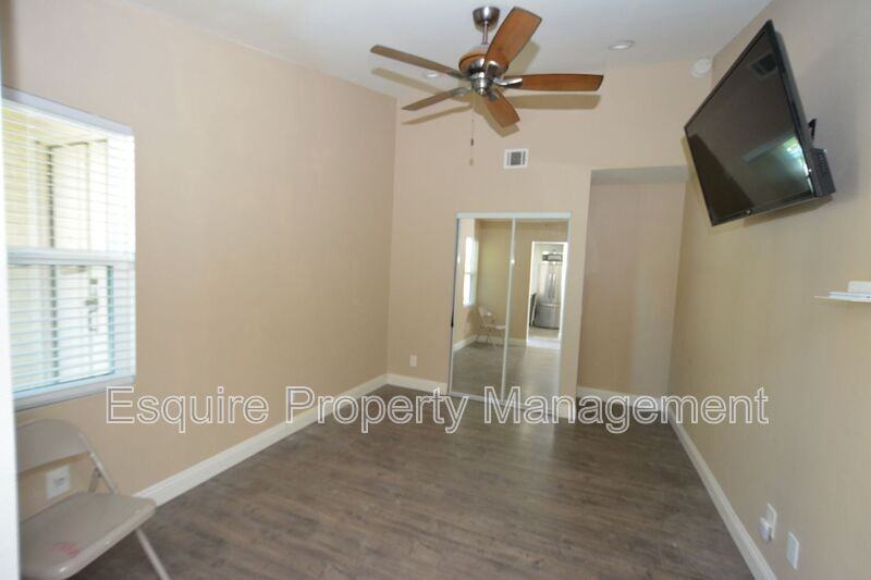 850 1/2 Aileen St - Photo 5 of 10