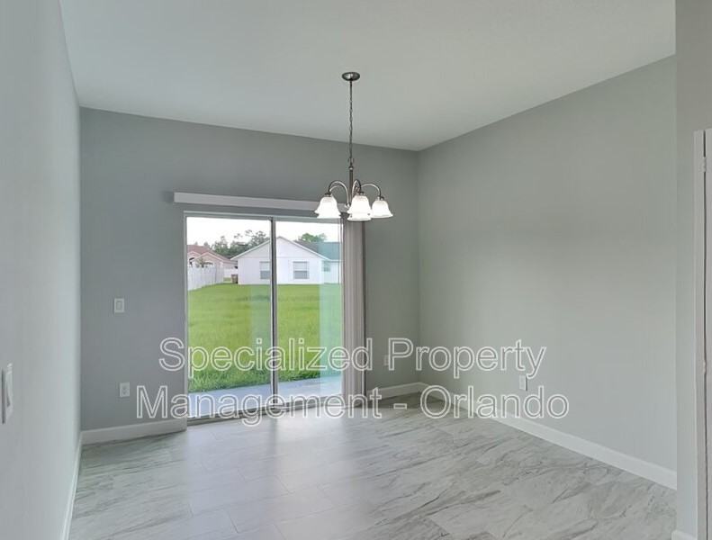 1002 Dampierre Ct #B - Photo 5 of 16