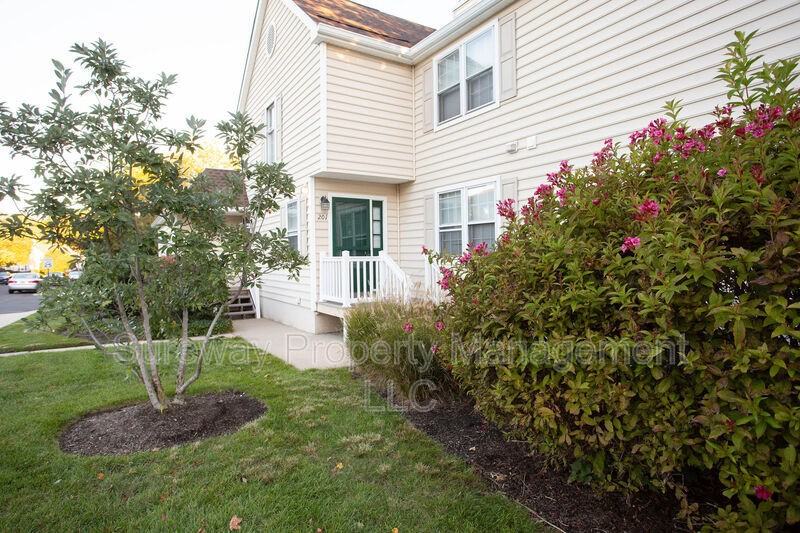 201 Society Hill Blvd - Photo 2 of 34