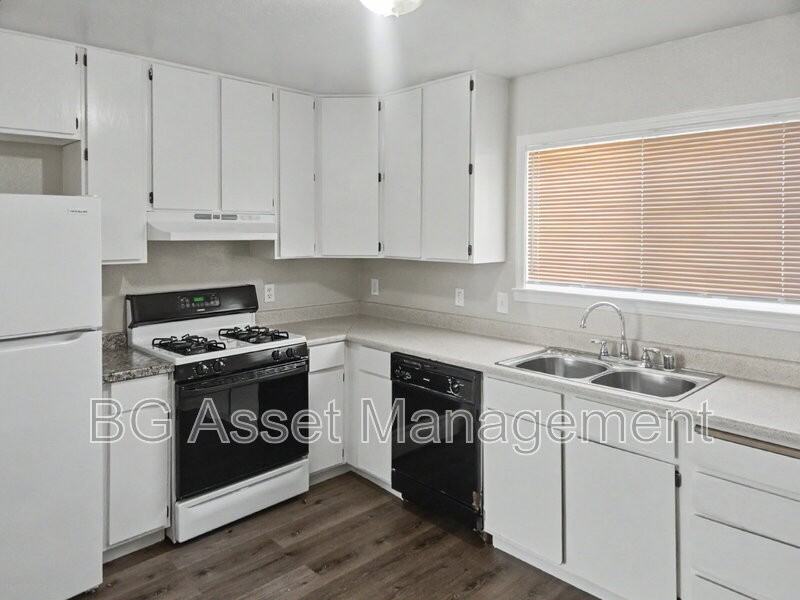 1691 Hayes St - Photo 4 of 16