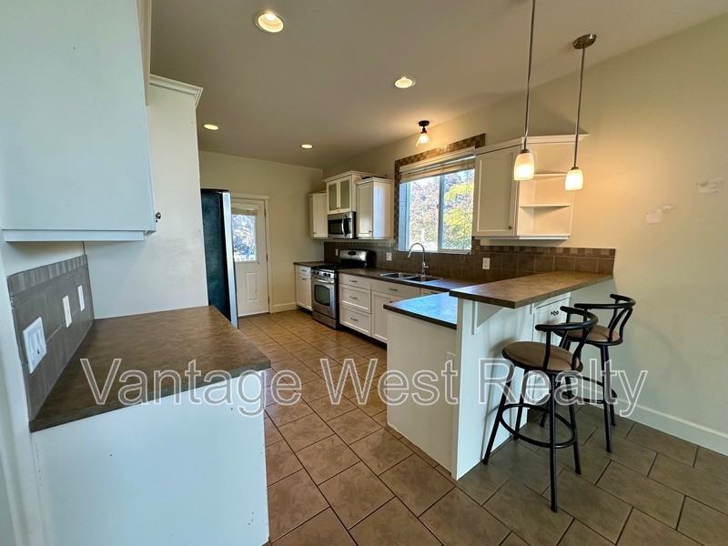 2810A Glenway Crt - Photo 2 of 33