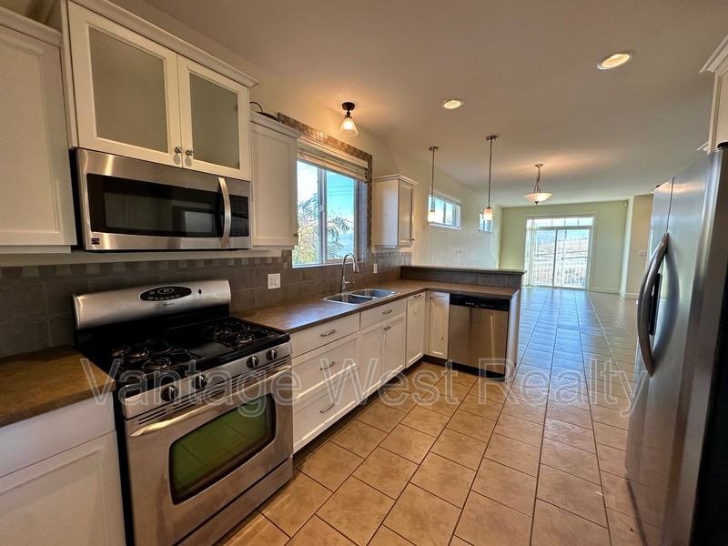 2810A Glenway Crt - Photo 3 of 33