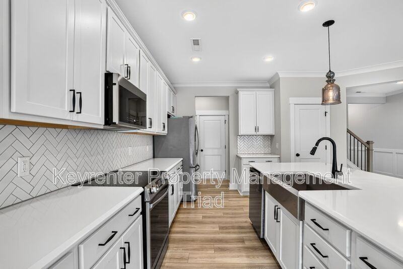 5206 Maple Blossom Trl - Photo 2 of 46