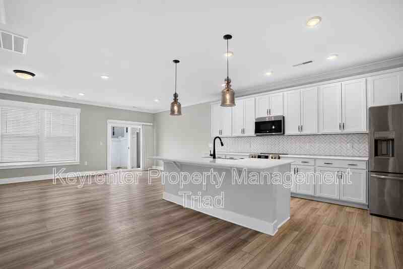 5206 Maple Blossom Trl - Photo 3 of 46