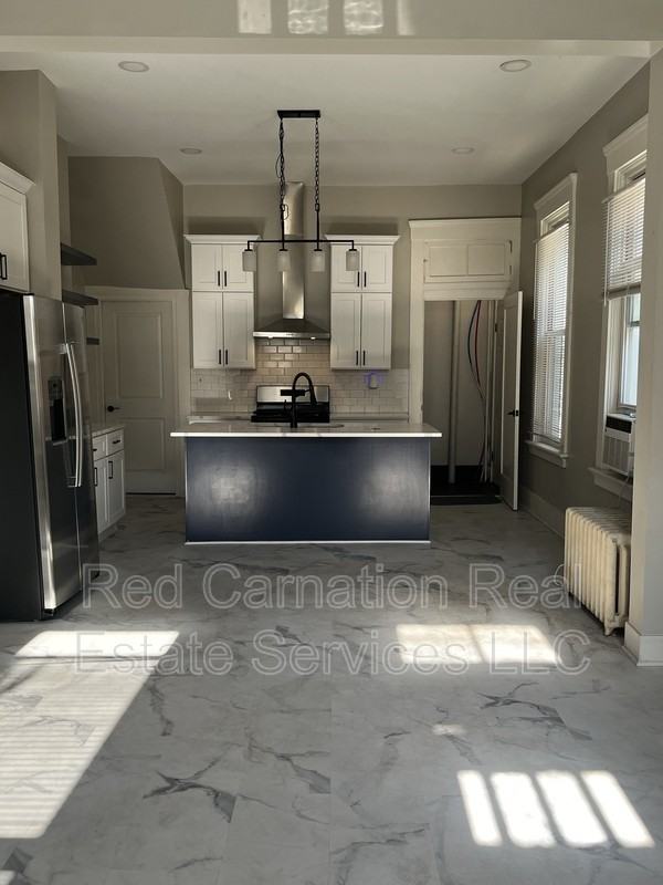 728 Dalton St - Photo 4 of 11