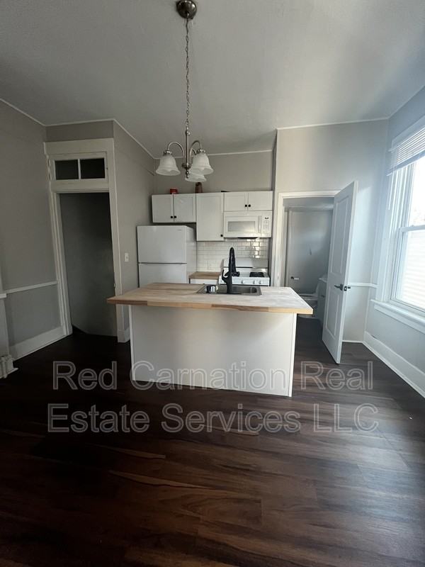 728 Dalton St - Photo 5 of 11