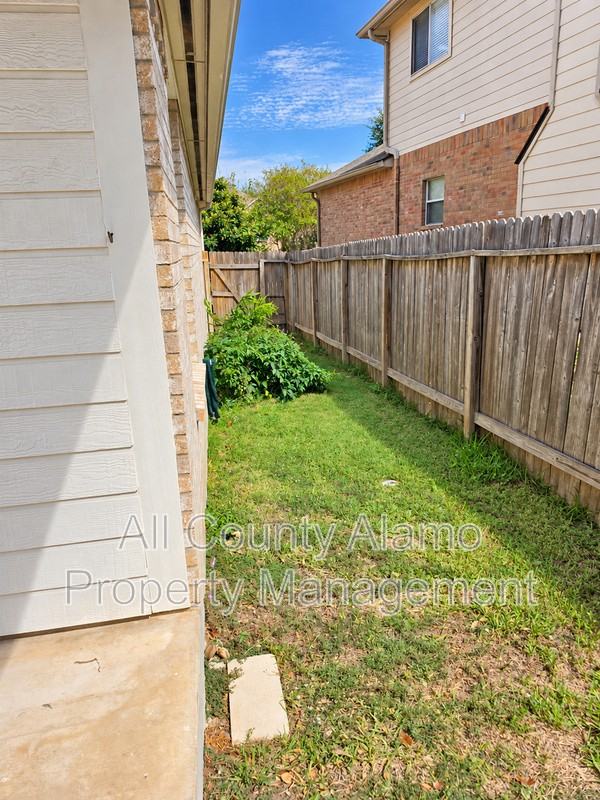 626 Rexton Ln - Photo 6 of 36