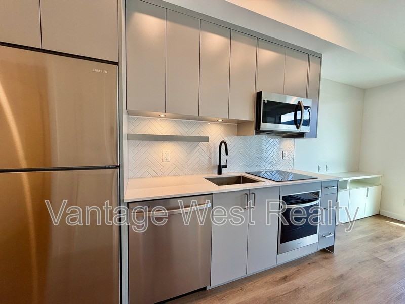 1201 Devonshire Ave - Photo 3 of 14