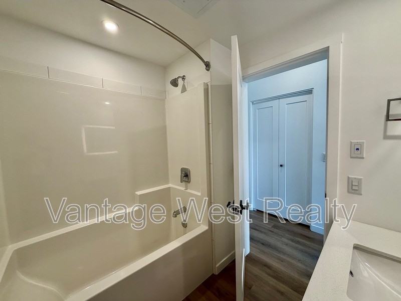 1201 Devonshire Ave - Photo 5 of 14