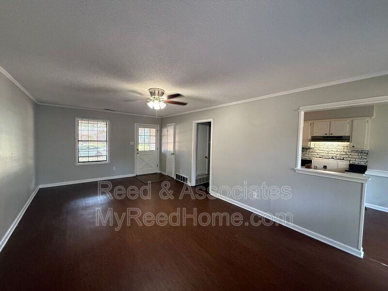 892 Oaklawn Pl - Photo 3 of 12