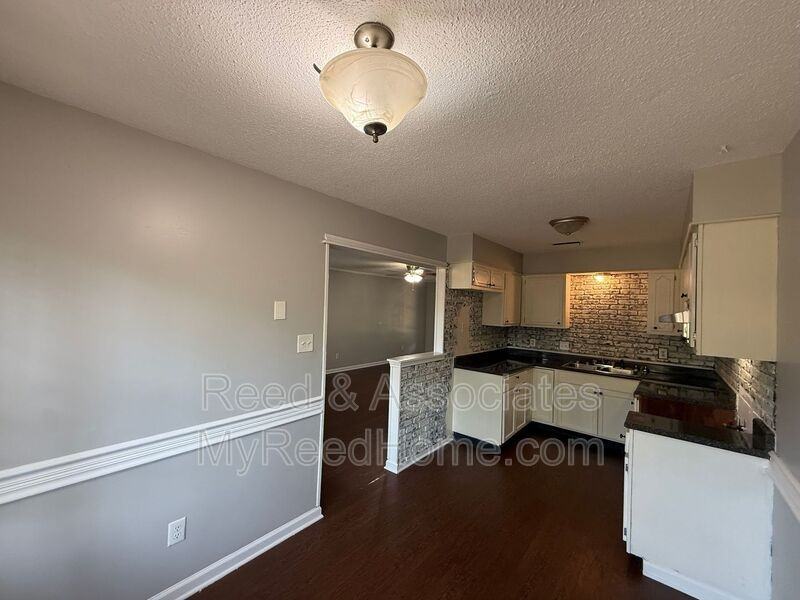 892 Oaklawn Pl - Photo 4 of 12