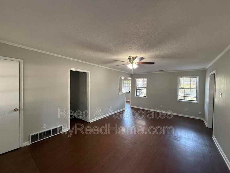 892 Oaklawn Pl - Photo 6 of 12