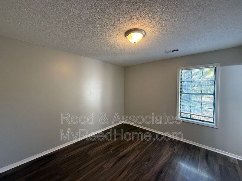 892 Oaklawn Pl - Photo 7 of 12