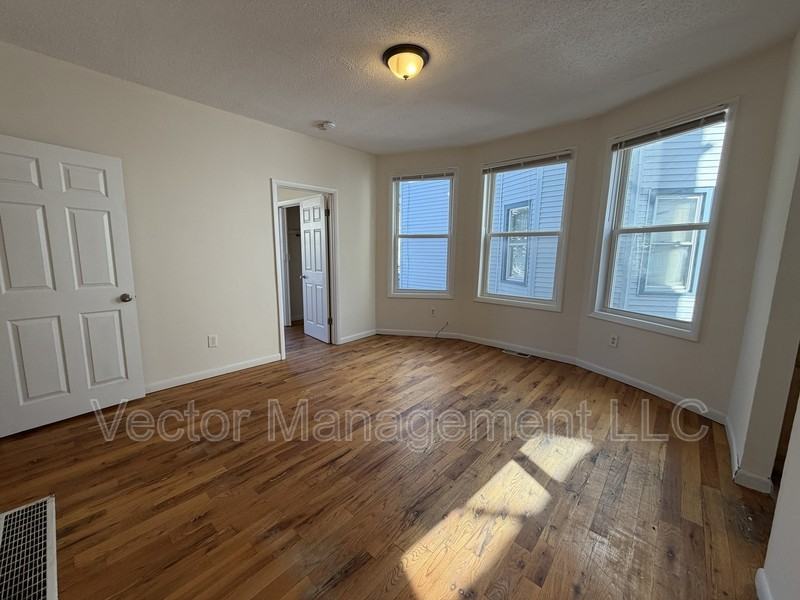 34 Wolcott St - Photo 3 of 13