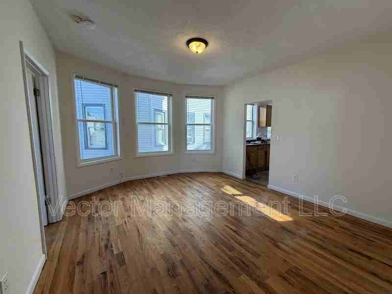 34 Wolcott St - Photo 4 of 13
