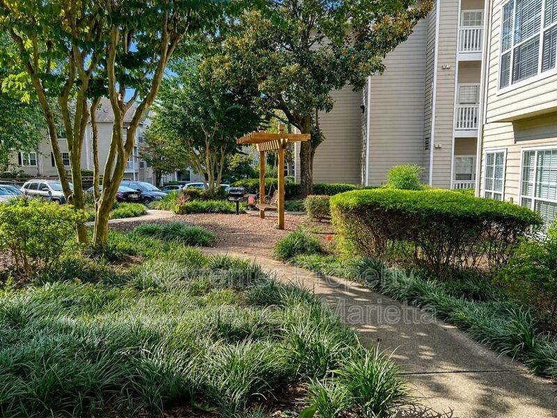 1250 Parkwood Cir Se #1115 - Photo 4 of 25