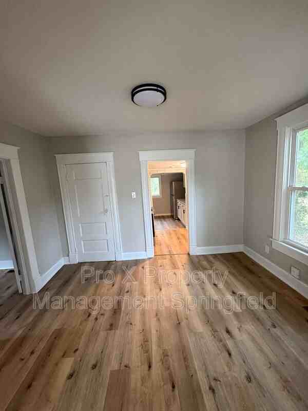 2260 N Main Ave - Photo 4 of 19