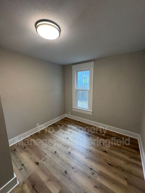 2260 N Main Ave - Photo 5 of 19