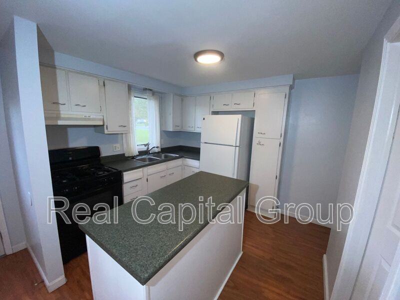 5 Hillwood Dr #LEFT - Photo 3 of 20