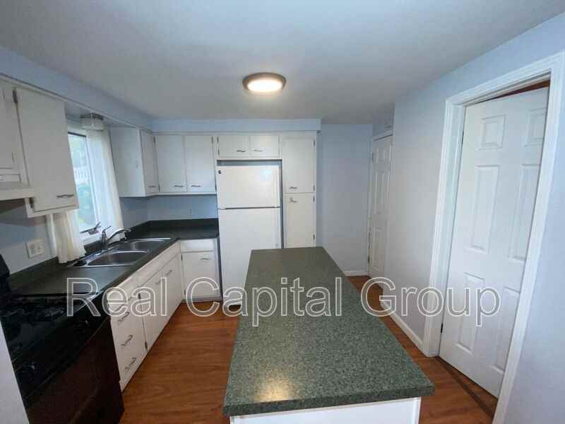 5 Hillwood Dr #LEFT - Photo 4 of 20